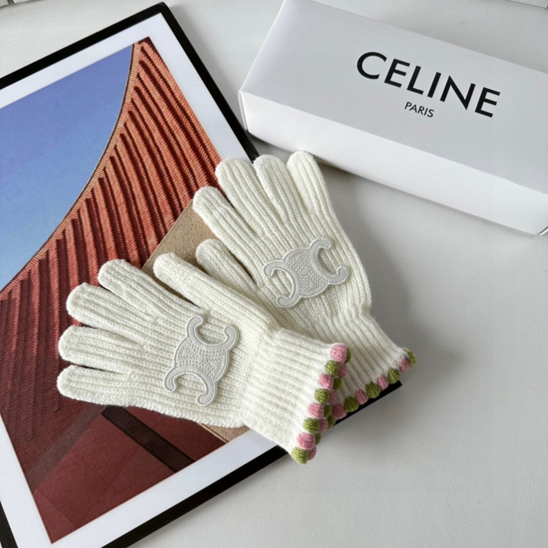 配包装Celine（赛琳）新品手套，时尚手套，秋冬必备，经典简洁💕上手超舒适柔软、百搭！