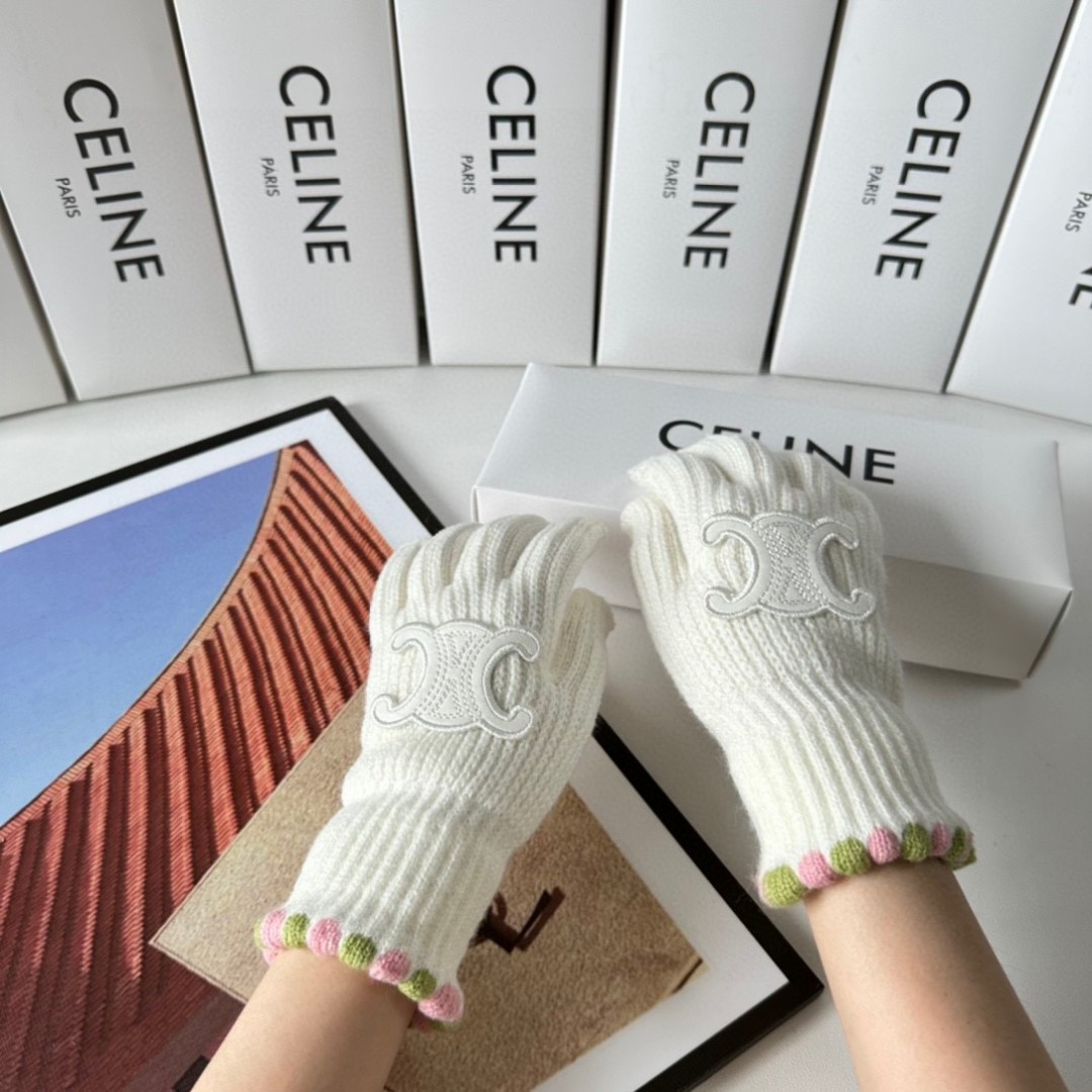 配包装Celine（赛琳）新品手套，时尚手套，秋冬必备，经典简洁💕上手超舒适柔软、百搭！
