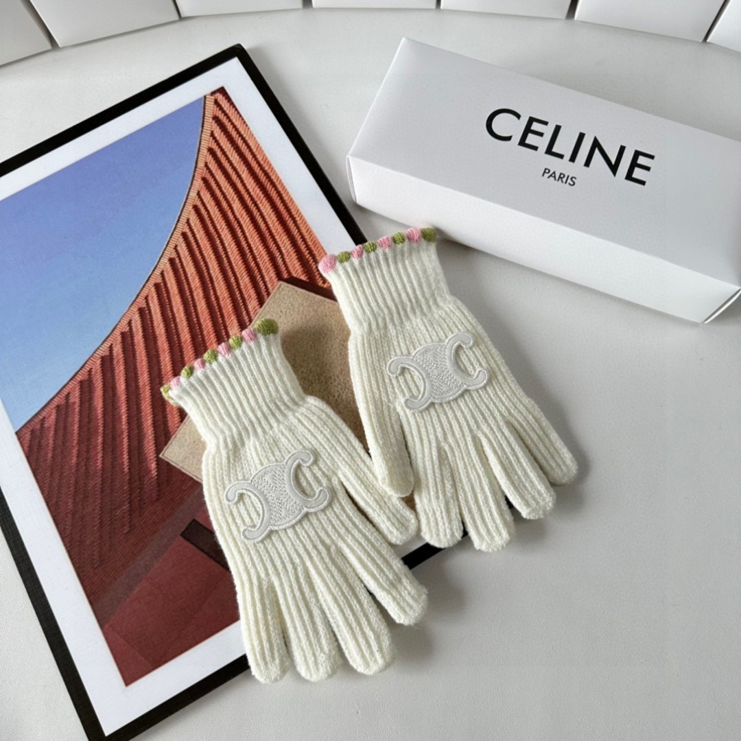 配包装Celine（赛琳）新品手套，时尚手套，秋冬必备，经典简洁💕上手超舒适柔软、百搭！