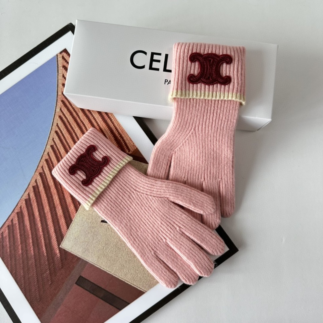 配包装Celine（赛琳）新品手套，时尚手套，秋冬必备，经典简洁💕上手超舒适柔软、百搭！