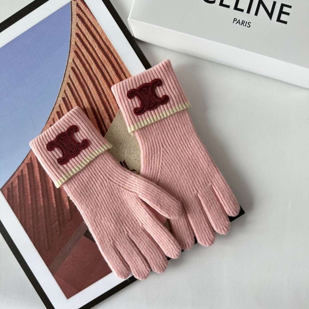 配包装Celine（赛琳）新品手套，时尚手套，秋冬必备，经典简洁💕上手超舒适柔软、百搭！
