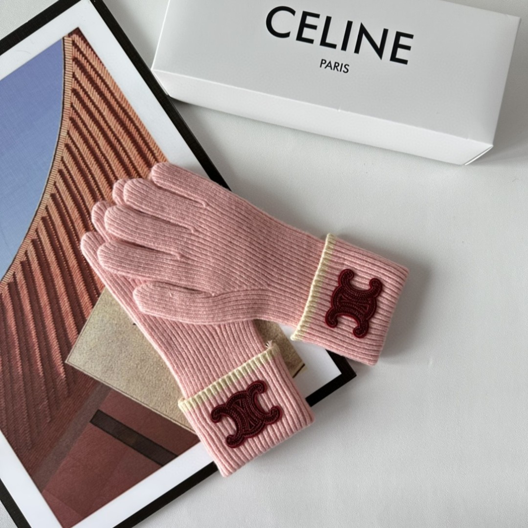 配包装Celine（赛琳）新品手套，时尚手套，秋冬必备，经典简洁💕上手超舒适柔软、百搭！