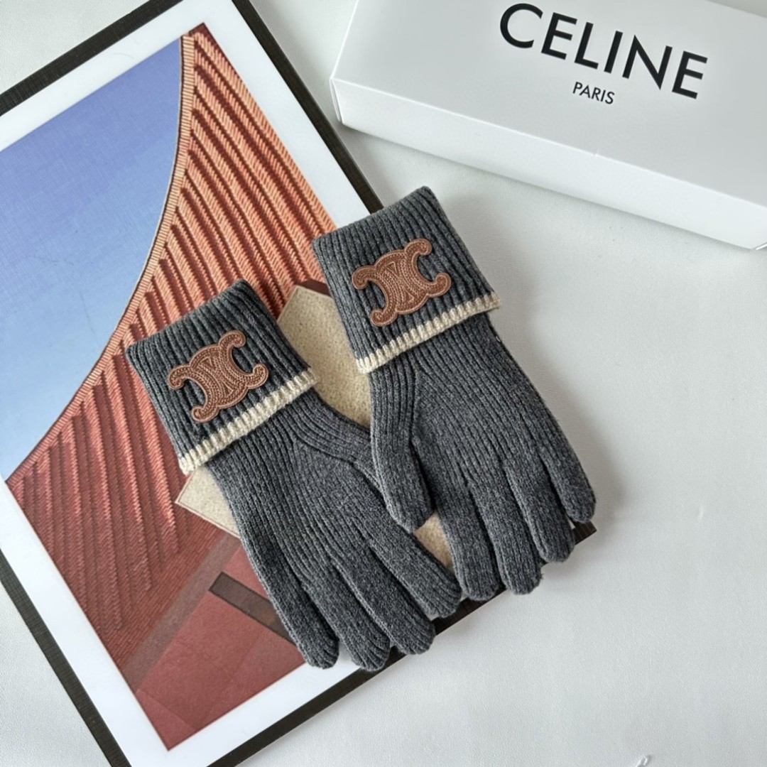 配包装Celine（赛琳）新品手套，时尚手套，秋冬必备，经典简洁💕上手超舒适柔软、百搭！