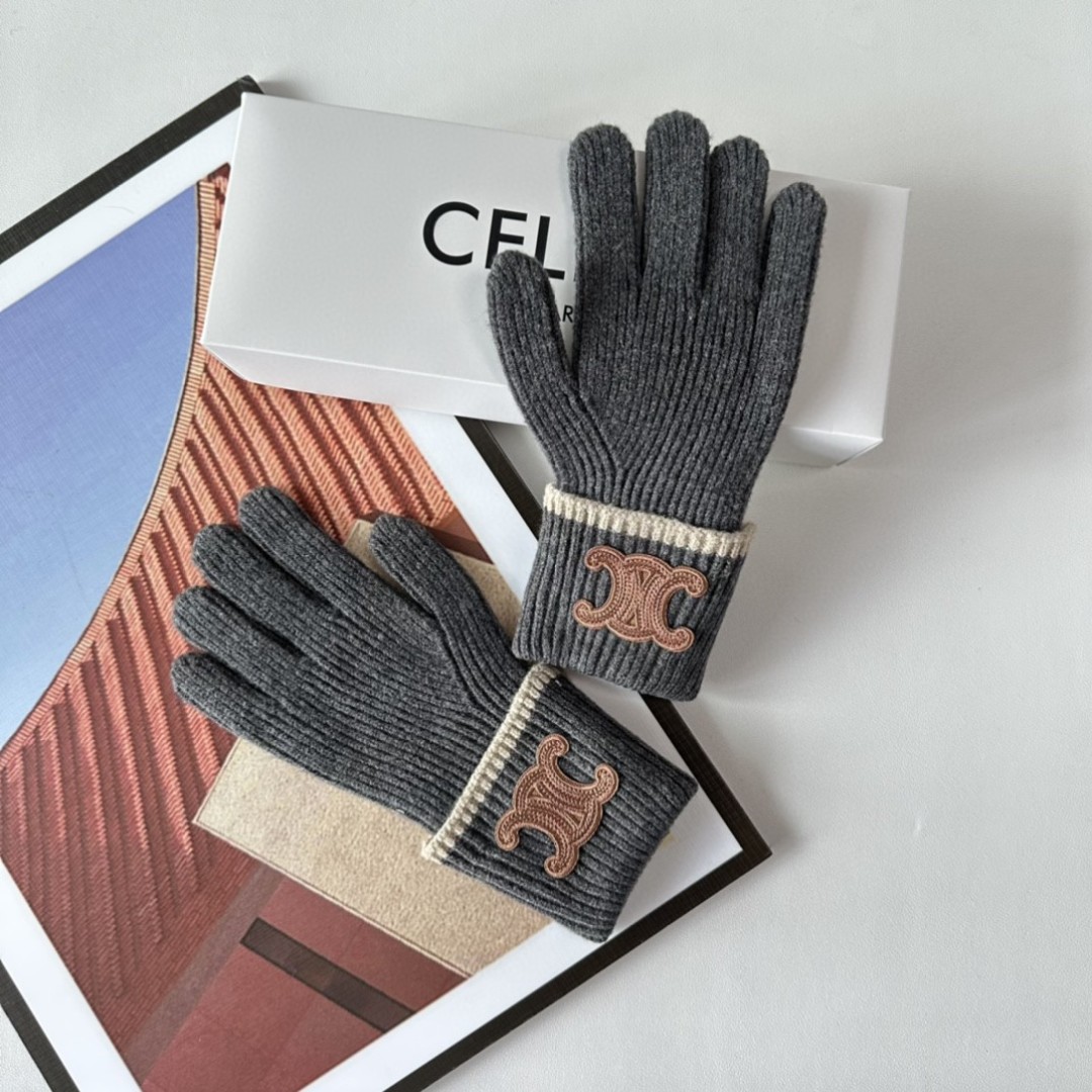 配包装Celine（赛琳）新品手套，时尚手套，秋冬必备，经典简洁💕上手超舒适柔软、百搭！