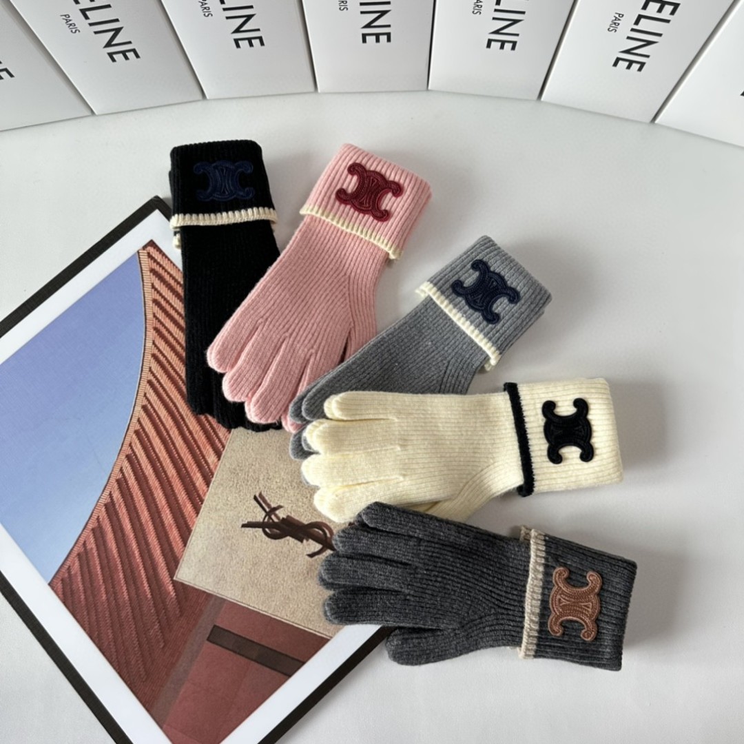 配包装Celine（赛琳）新品手套，时尚手套，秋冬必备，经典简洁💕上手超舒适柔软、百搭！