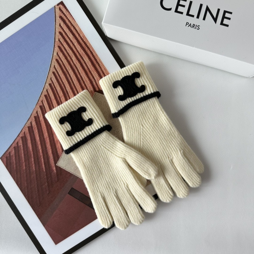 配包装Celine（赛琳）新品手套，时尚手套，秋冬必备，经典简洁💕上手超舒适柔软、百搭！