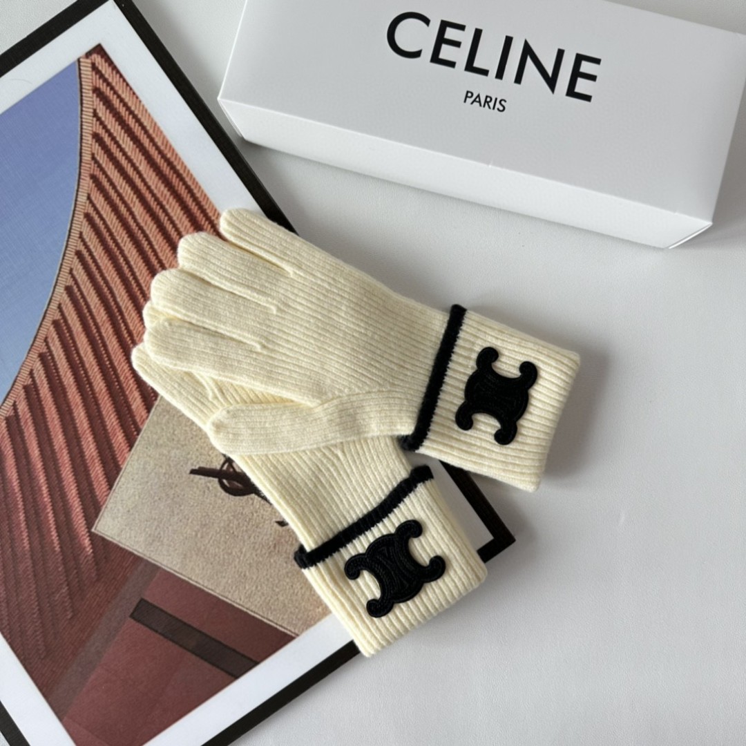 配包装Celine（赛琳）新品手套，时尚手套，秋冬必备，经典简洁💕上手超舒适柔软、百搭！