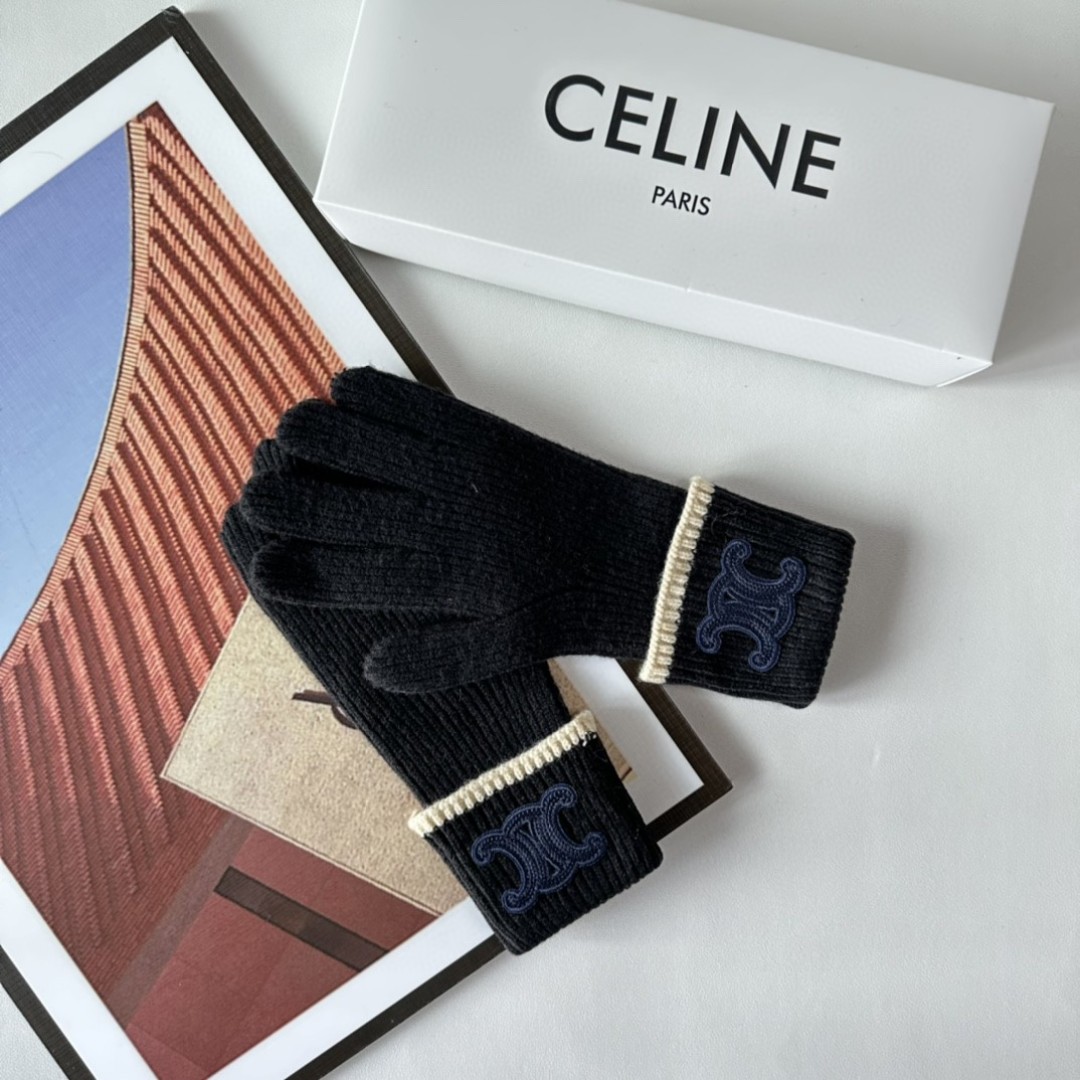 配包装Celine（赛琳）新品手套，时尚手套，秋冬必备，经典简洁💕上手超舒适柔软、百搭！