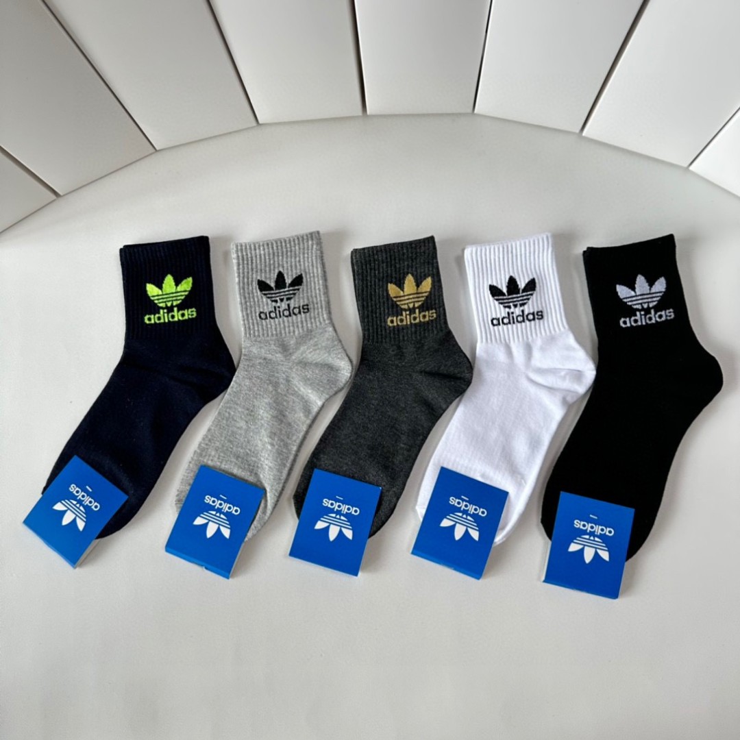  💛配专柜包装
adidas（阿迪达斯）新款三叶草中长款堆堆袜袜子！一盒五双，专柜同步筒袜袜子，大牌出街