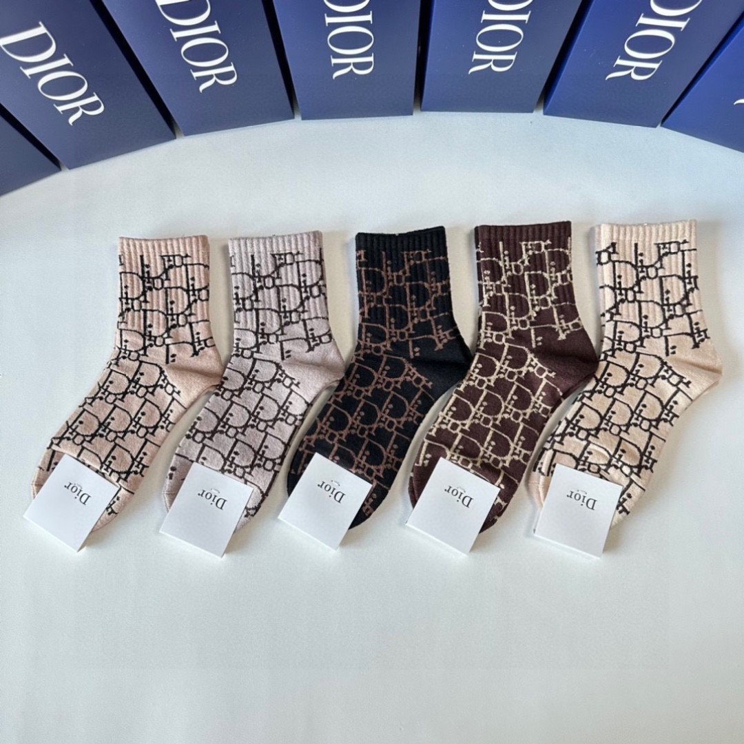 NO:294497,Specially equipped with counter packaging DIOR new wool mid-length stacked socks!  One box of five pairs, counter synchronous socks, big brands on the street, trendy people must have super easy to match socks, stockings, socks, dior, dior, socks19860909特 配专柜包装 DIOR（迪奥）新款羊毛中长款堆堆袜袜子！一盒五双,专柜同步筒袜袜子,大牌出街,潮人必备超好搭袜子,丝袜,袜子,dior,dior,socks,accessory