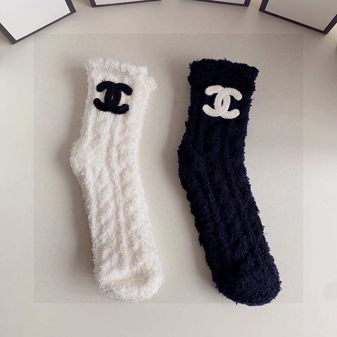 NO:294475,Specially equipped with counter packaging Chanel (Chanel) new mid-length stacked socks!  One box of five pairs, counter synchronous socks, big brands on the street, trendy people must have super easy to match socks, stockings, socks, chanel, chanel, socks19860909特 配专柜包装 Chanel（香奈儿）新款中长款堆堆袜袜子！一盒五双,专柜同步筒袜袜子,大牌出街,潮人必备超好搭袜子,丝袜,袜子,chanel,chanel,socks,accessory