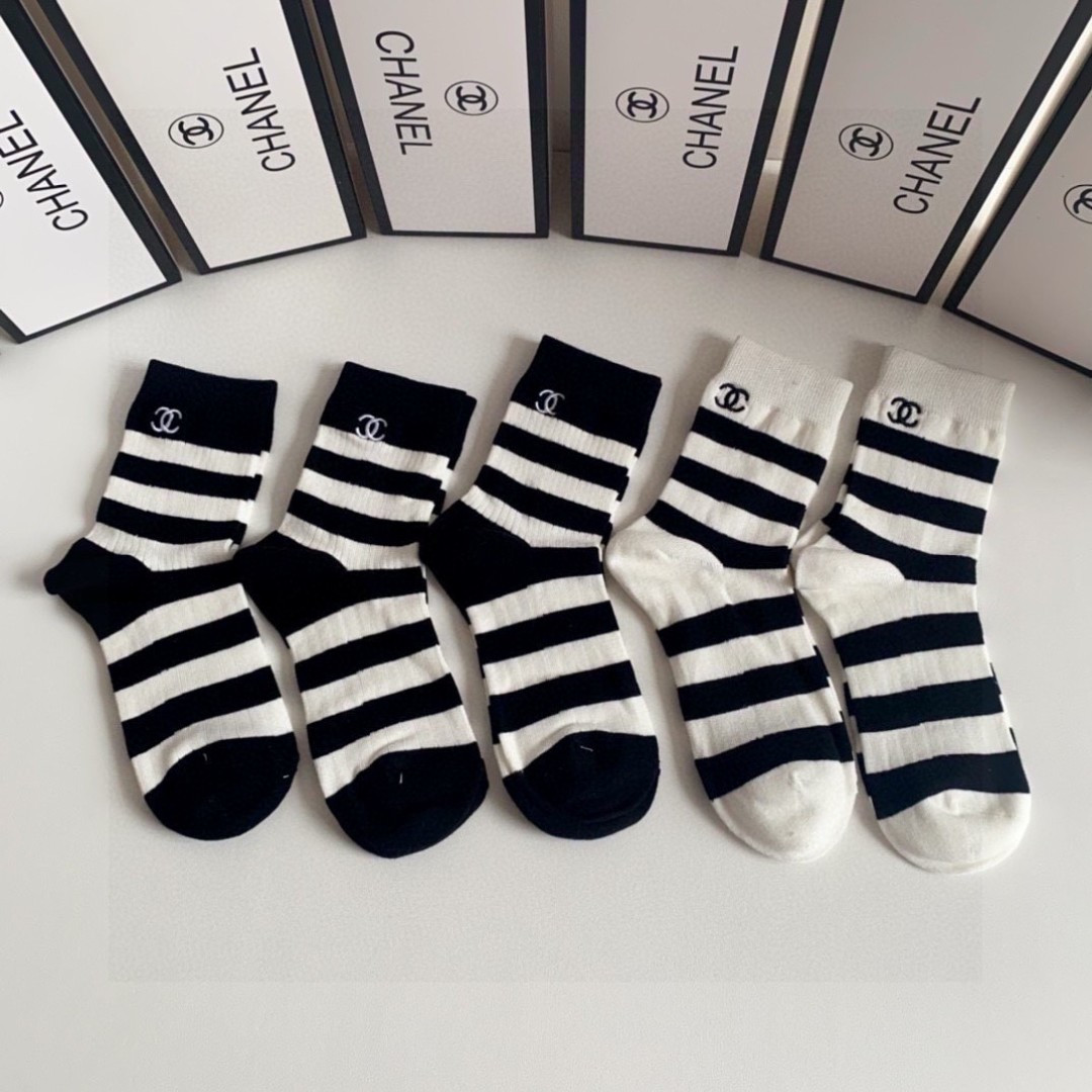 NO:294484,Special Packaging Chanel's new classic embroidered mid-length stacked socks!  One box of five pairs, counter synchronous socks, big brands on the street, trendy people must have super good socks, stockings, socks, chanel, chanel, socks19860909特 配包装 Chanel（香奈儿）新款经典刺绣中长款堆堆袜袜子！一盒五双, 专柜同步筒款袜子,大牌出街,潮人必备超好袜子,丝袜,袜子,chanel,chanel,socks,accessory