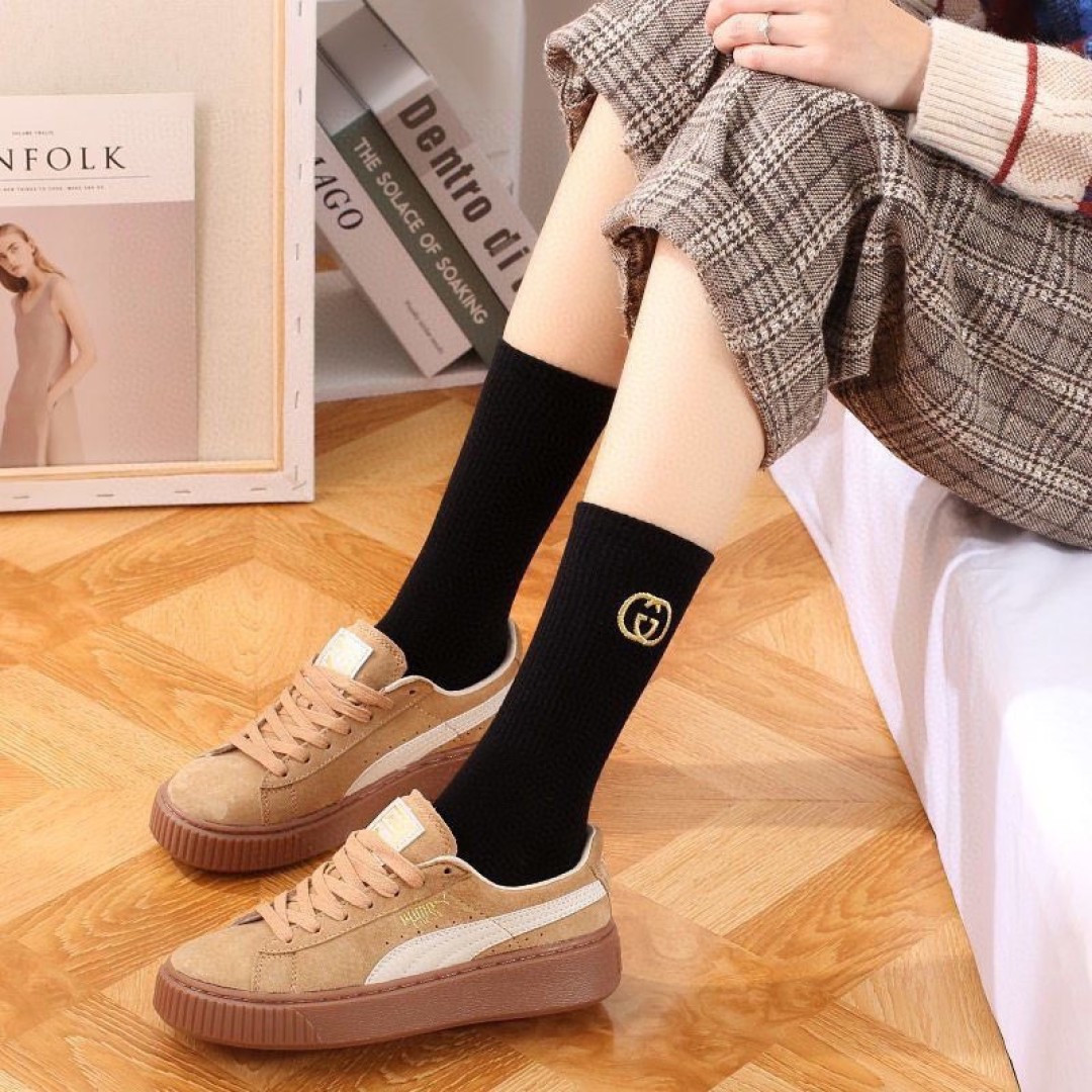 NO:294498,Specially equipped with counter packaging GUCCI (Gucci) new mid-length full black embroidered pile socks!  One box of five pairs, counter synchronous socks, big brands on the street, trendy people must have super easy to match socks, stockings, socks, gucci, gucci, socks19860909特 配专柜包装 GUCCI（古驰）新款中长款全黑刺绣堆堆袜袜子！一盒五双,专柜同步筒袜袜子,大牌出街,潮人必备超好搭袜子,丝袜,袜子,gucci,gucci,socks,accessory