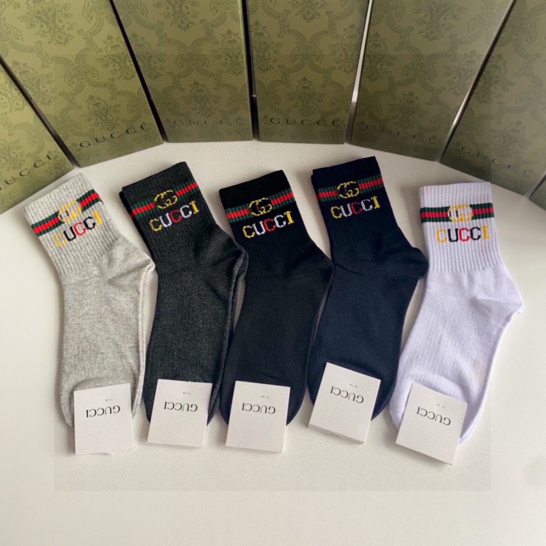 💛配专柜包装
Gucci（古驰）新款中长款堆堆袜袜子！一盒五双，专柜同步筒袜袜子，💛大牌出街，潮人必备🔥