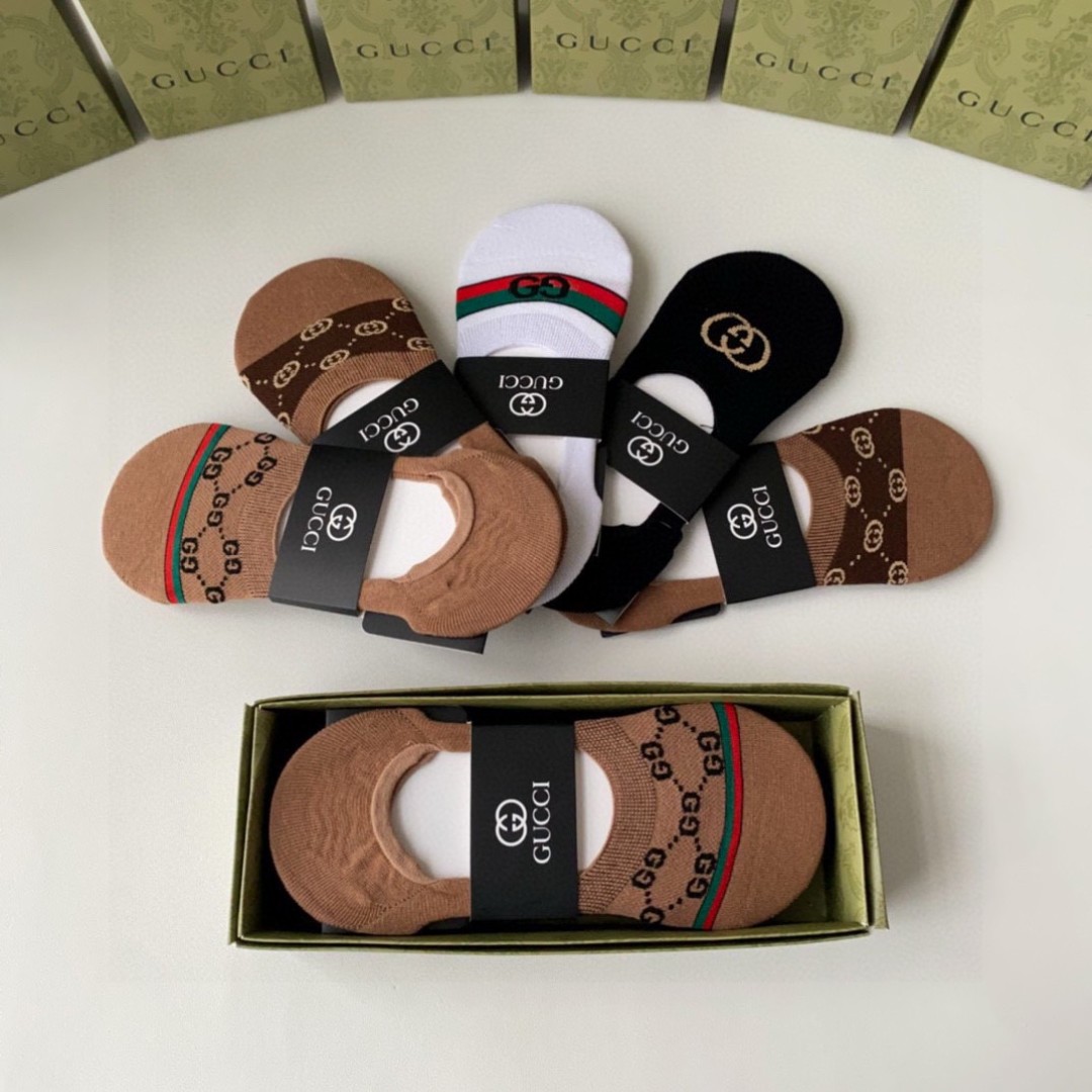  💛配专柜包装
Gucci（古驰）新款船袜堆堆袜袜子！一盒五双，专柜同步筒袜袜子，💛大牌出街，潮人必备。