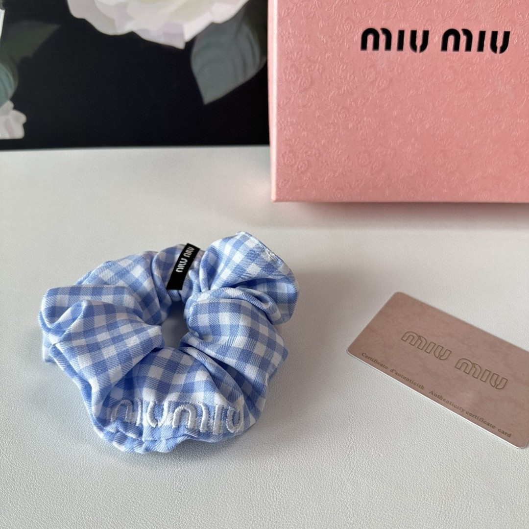 NO:300369,Special (single) with full packaging MiuMiu (Mu Miu) popular plaid embroidered silk hair ring, special counter model shipped, it looks very high-end at first glance, super versatile, you must keep your own hairpins, hairpins, miumiu, real silk, hairpins19860909特（单个）配全套包装 MiuMiu（缪缪）爆款格子刺绣真丝发圈,专柜款出货 一看就特别高档 超级百搭 必须自留发夹,发夹,miumiu,real silk,hairpins,accessory