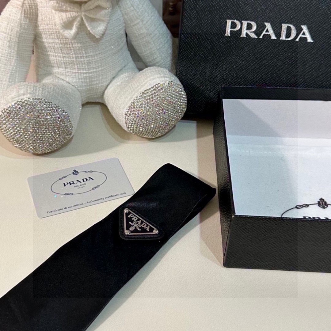 MP125 PACKAGING PRADA’S BLOWN-UP MONEY ON THE P-BAND. A STYLISH, HAND-TO-HAND COMBINATION - 图片 9