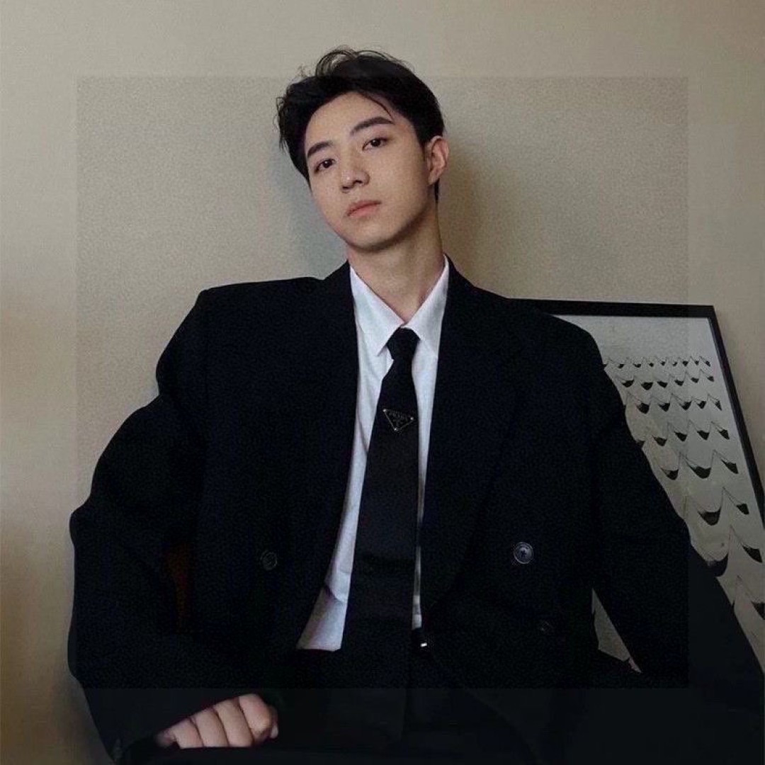 MP125 PACKAGING PRADA’S BLOWN-UP MONEY ON THE P-BAND. A STYLISH, HAND-TO-HAND COMBINATION - 图片 3