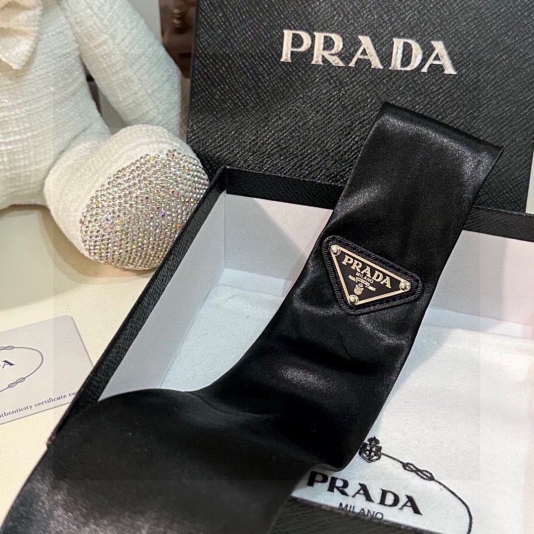 MP125 PACKAGING PRADA’S BLOWN-UP MONEY ON THE P-BAND. A STYLISH, HAND-TO-HAND COMBINATION - 图片 8
