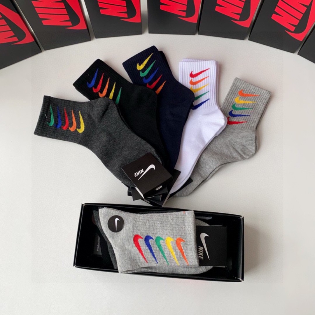 💛配包装NIKE（耐克）新款经典中筒堆堆袜袜子！一盒五双， 专柜同步筒袜袜子，💛大牌出街，潮人必备🔥超好
