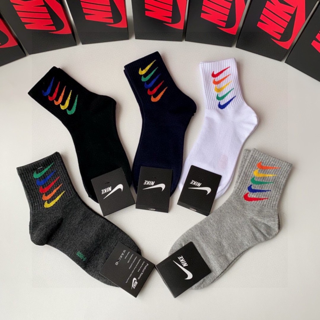 💛配包装NIKE（耐克）新款经典中筒堆堆袜袜子！一盒五双， 专柜同步筒袜袜子，💛大牌出街，潮人必备🔥超好