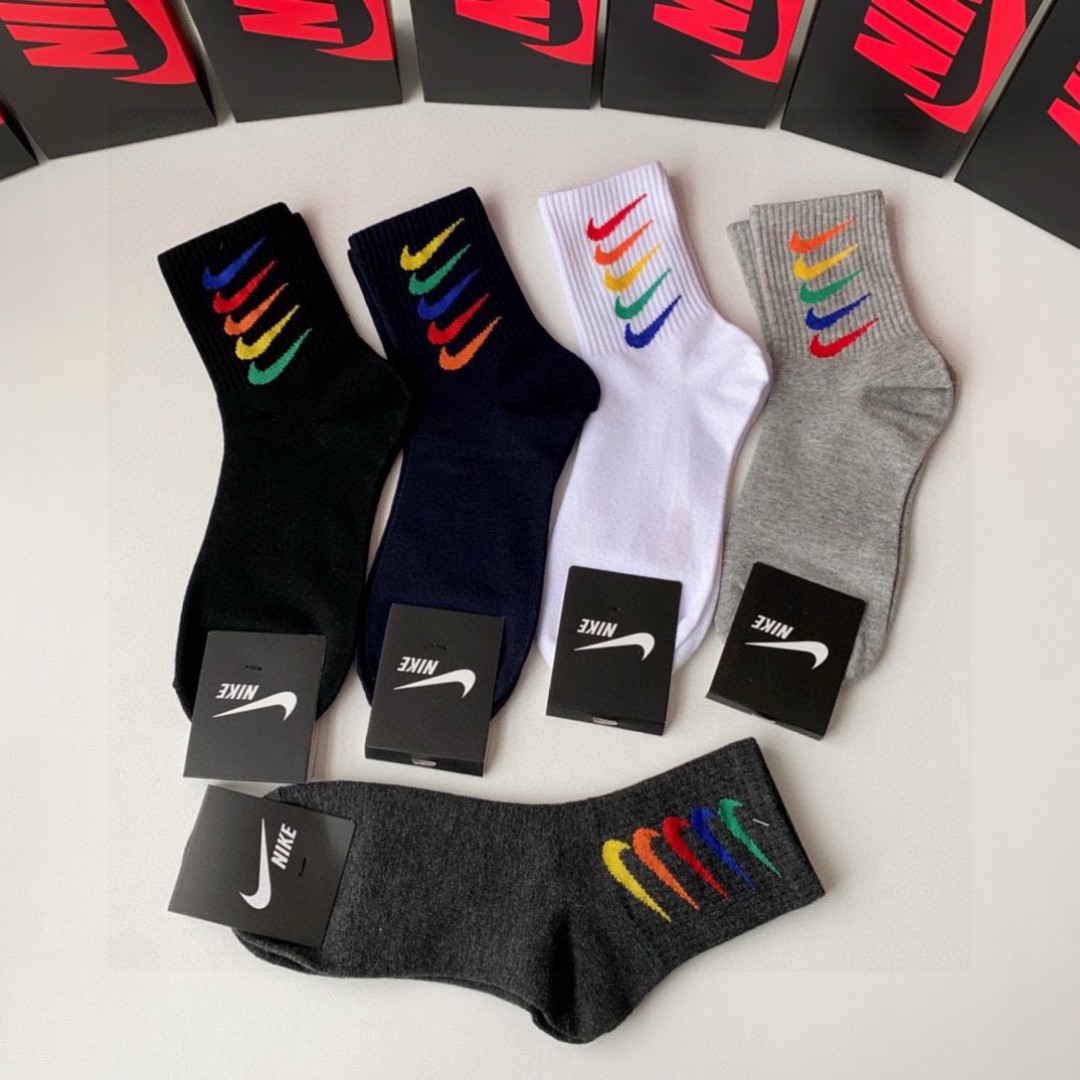 💛配包装NIKE（耐克）新款经典中筒堆堆袜袜子！一盒五双， 专柜同步筒袜袜子，💛大牌出街，潮人必备🔥超好