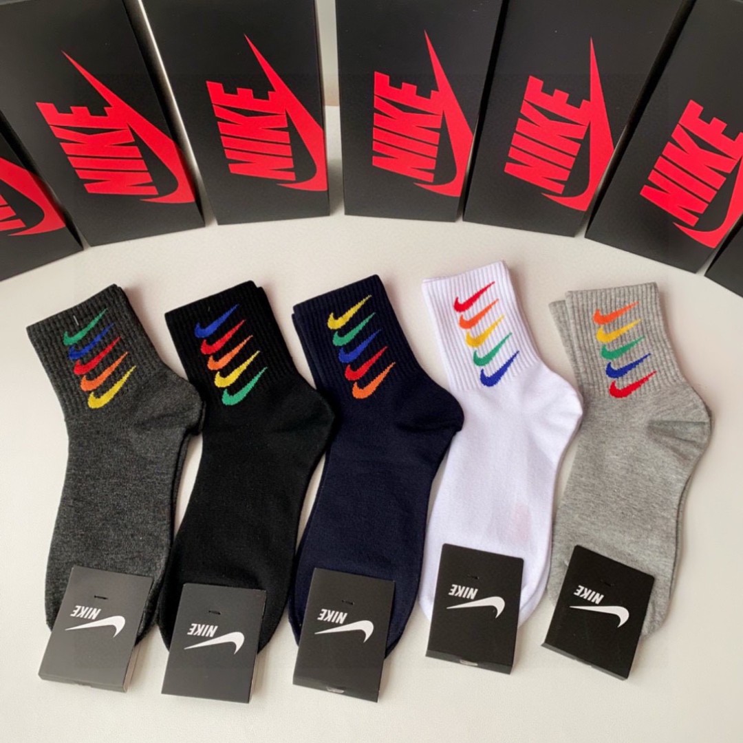💛配包装NIKE（耐克）新款经典中筒堆堆袜袜子！一盒五双， 专柜同步筒袜袜子，💛大牌出街，潮人必备🔥超好