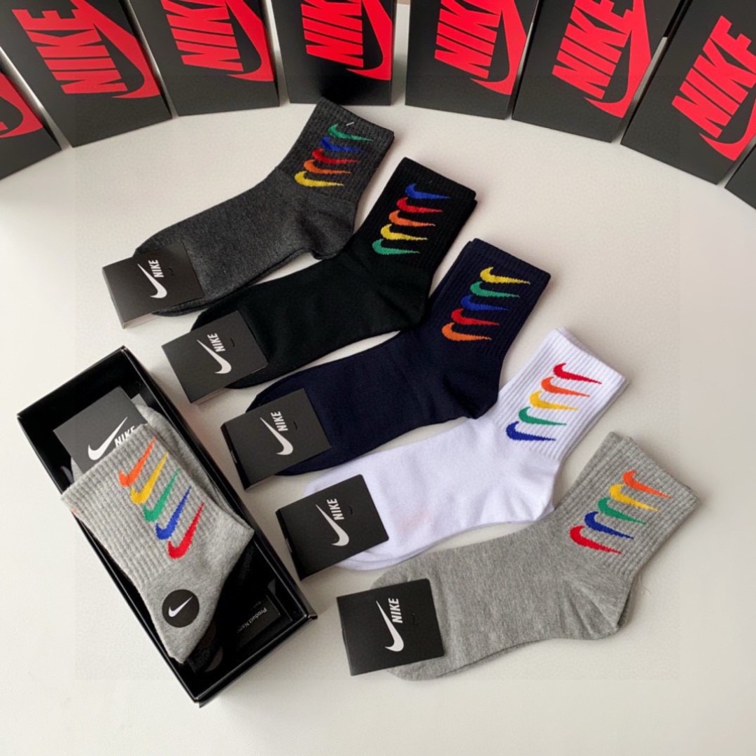 💛配包装NIKE（耐克）新款经典中筒堆堆袜袜子！一盒五双， 专柜同步筒袜袜子，💛大牌出街，潮人必备🔥超好