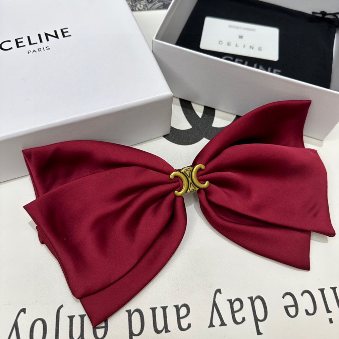 NO:300623,Specially equipped with counter packaging Celine's latest bow-and-old hardware hairpin #Trust me!  A must-have item for everyone. This one must be bought. The fairy is going to take it. Whoever wears it looks good~ Hairpins, hairpins, celine, celine, hairpins19860909特 配专柜包装 Celine（赛琳）最新蝴蝶结中古五金发夹# 信我！人手必备的单品 这件必须买 洋气神仙颜值 小仙女要收了它,谁戴谁好看～发夹,发夹,celine,celine,hairpins,accessory