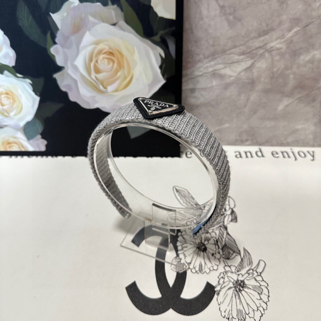 NO:300631,Special (single) with full packaging PRADA (Prada) popular knitted hairband, special counter model shipped, it looks very high-end at first glance, super versatile, you must keep your own hairpins, hairpins, prada, prada, hairpins19860909特（单个）配全套包装 PRADA（普拉达）爆款针织发箍,专柜款出货 一看就特别高档 超级百搭 必须自留发夹,发夹,prada,prada,hairpins,accessory