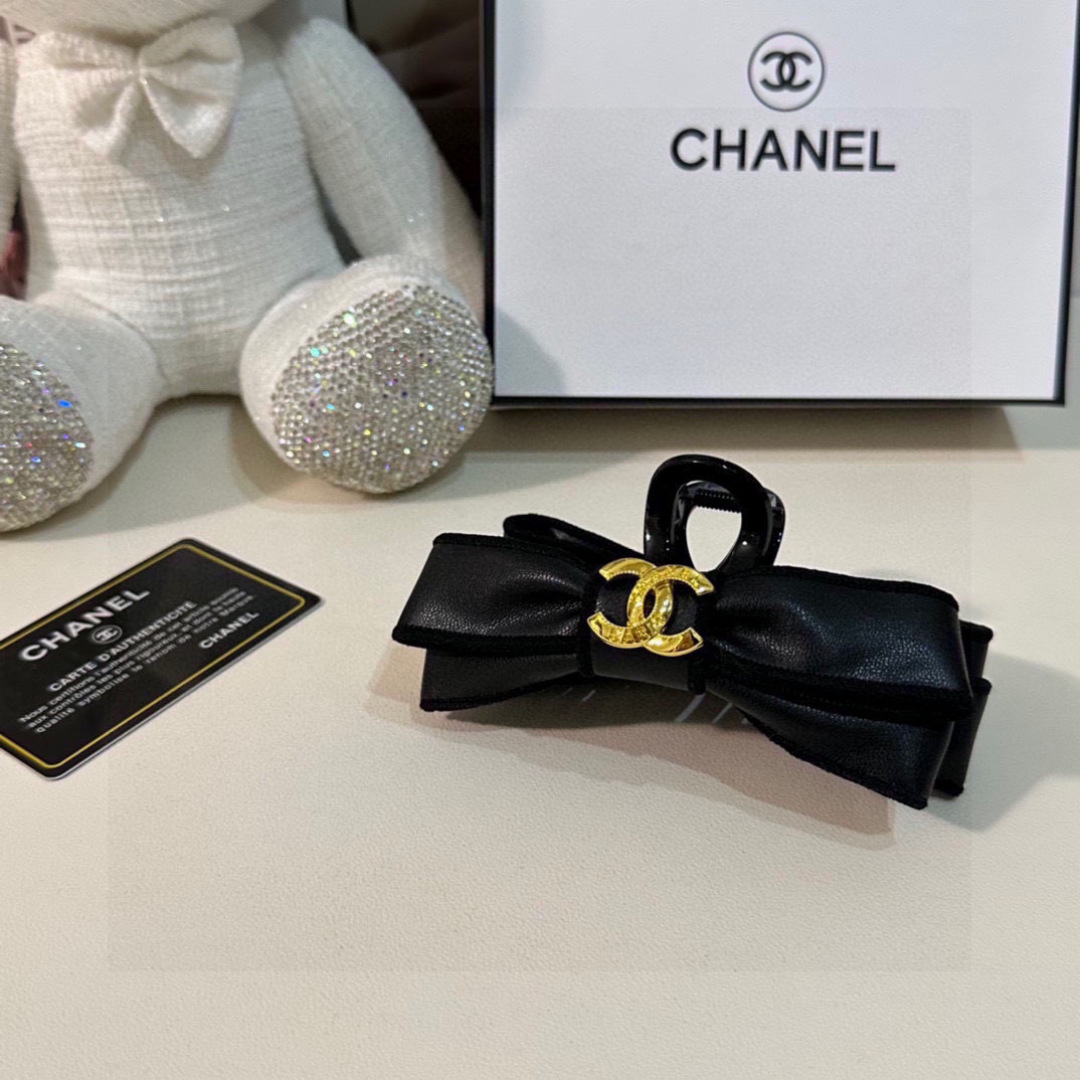 NO:300640,Special (single) with counter packaging CHANEL (Chanel) small fragrant style grab clip Middle vintage retro hardware Elegant girl worth buying Very easy to match Temperament tasteful hairpins, hairpins, chanel, chanel, hairpins19860909特（单个）配专柜包装 CHANEL（香奈儿）小香风抓夹 中古vintage复古五金 优雅的girl值得入手 非常好搭配 气质有品位发夹,发夹,chanel,chanel,hairpins,accessory