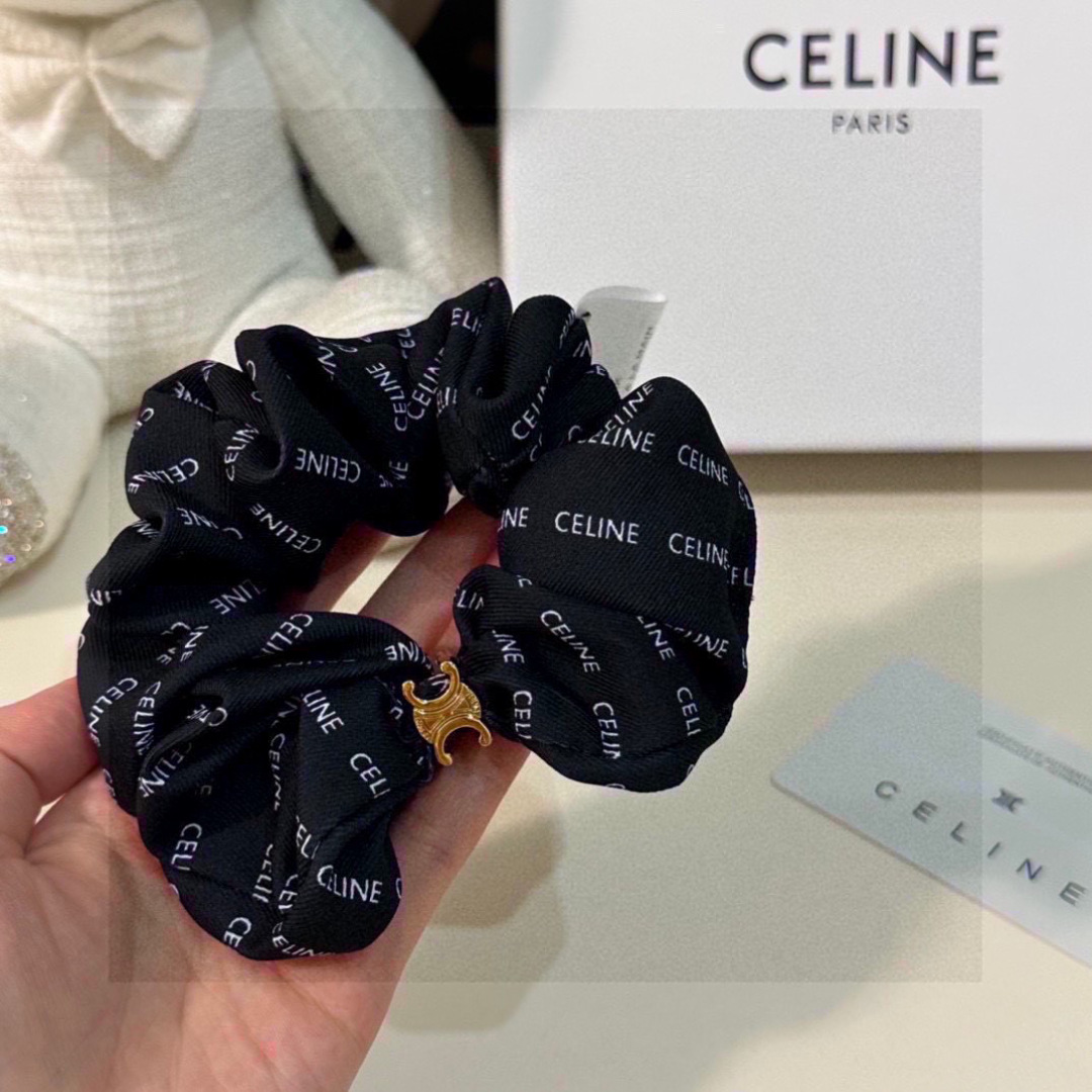  （单个）配全套包装
CELINE（赛琳）爆款宫廷风真丝发圈，专柜款出货
一看就特别高档 超级百搭 必须