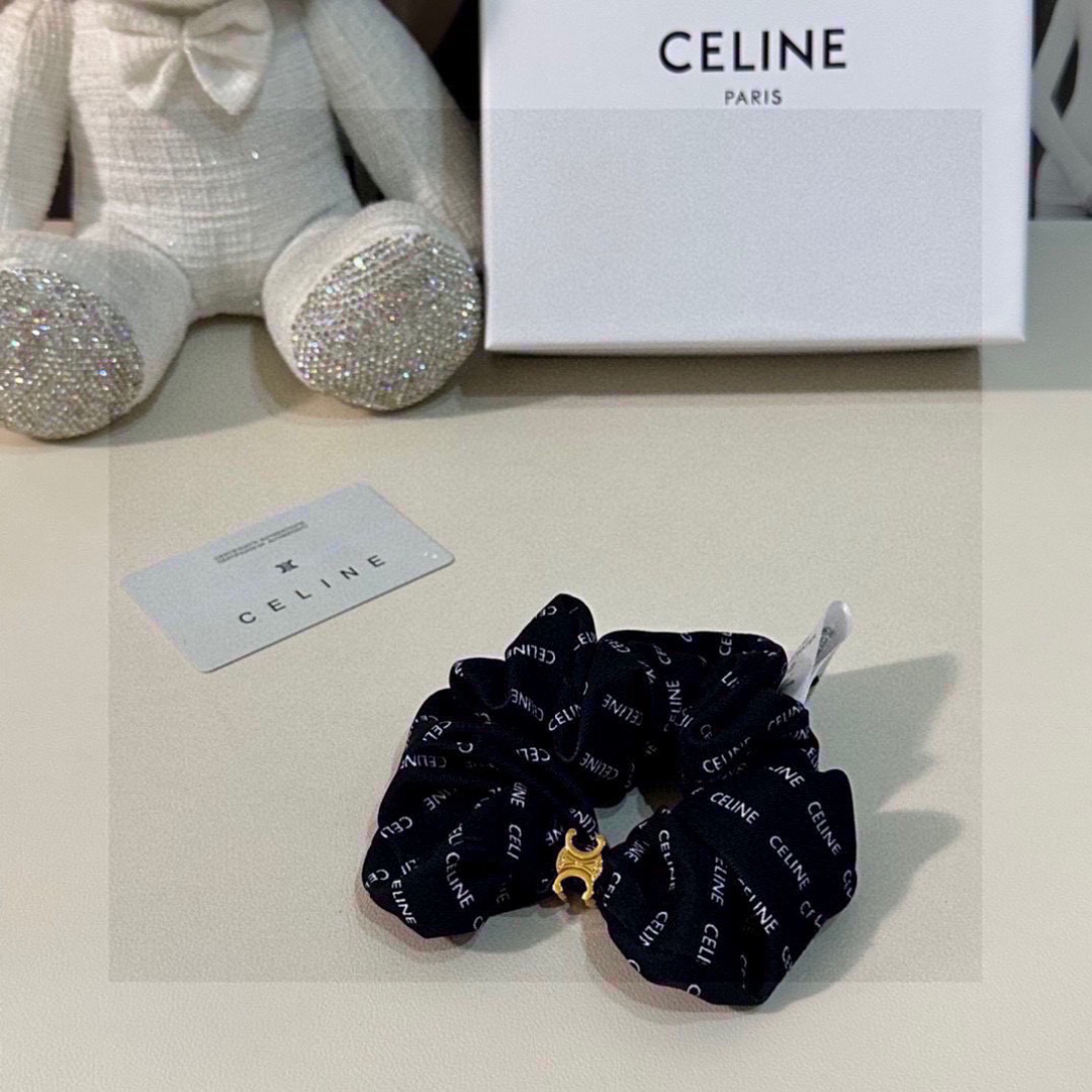  （单个）配全套包装
CELINE（赛琳）爆款宫廷风真丝发圈，专柜款出货
一看就特别高档 超级百搭 必须