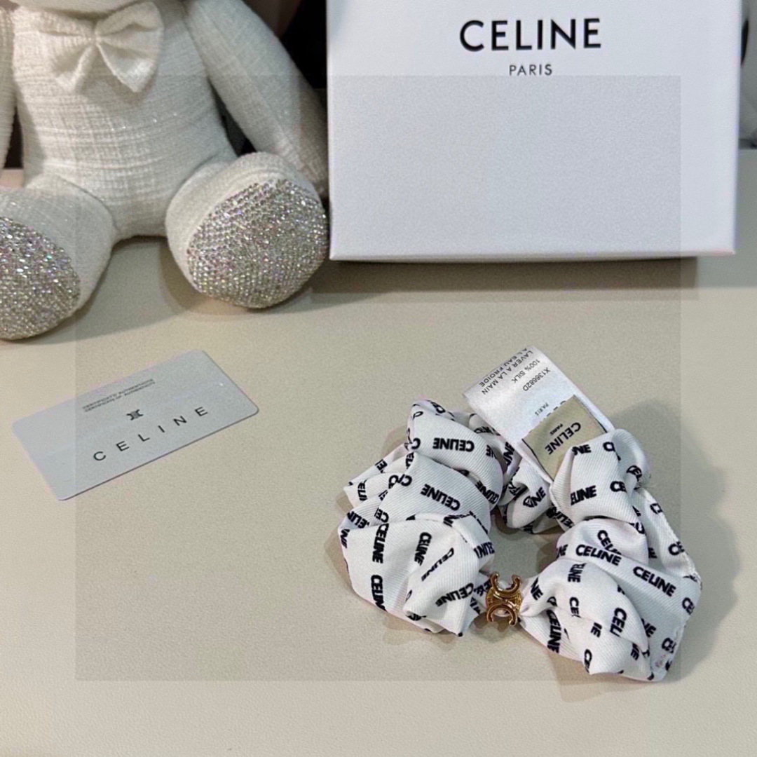  （单个）配全套包装
CELINE（赛琳）爆款宫廷风真丝发圈，专柜款出货
一看就特别高档 超级百搭 必须
