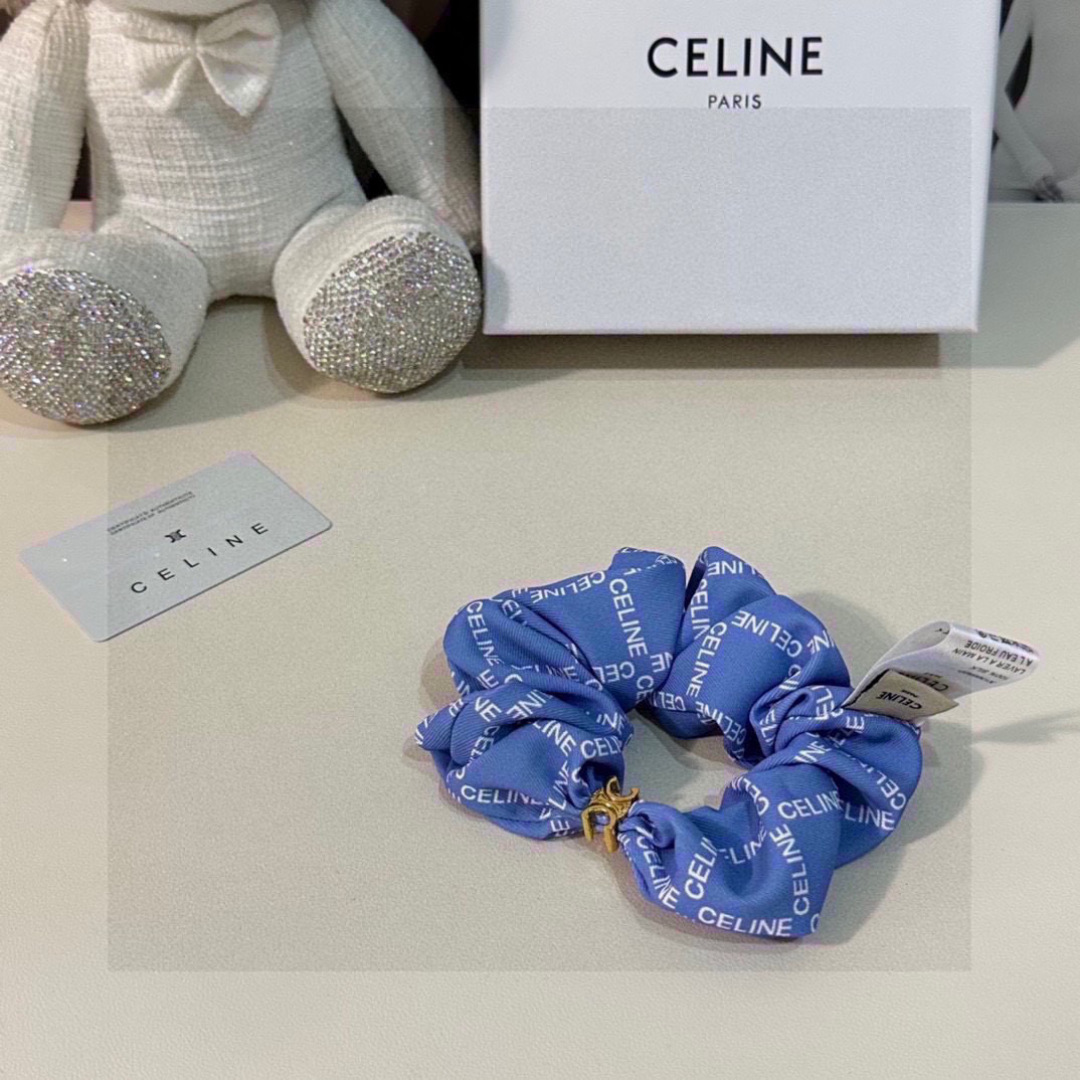  （单个）配全套包装
CELINE（赛琳）爆款宫廷风真丝发圈，专柜款出货
一看就特别高档 超级百搭 必须