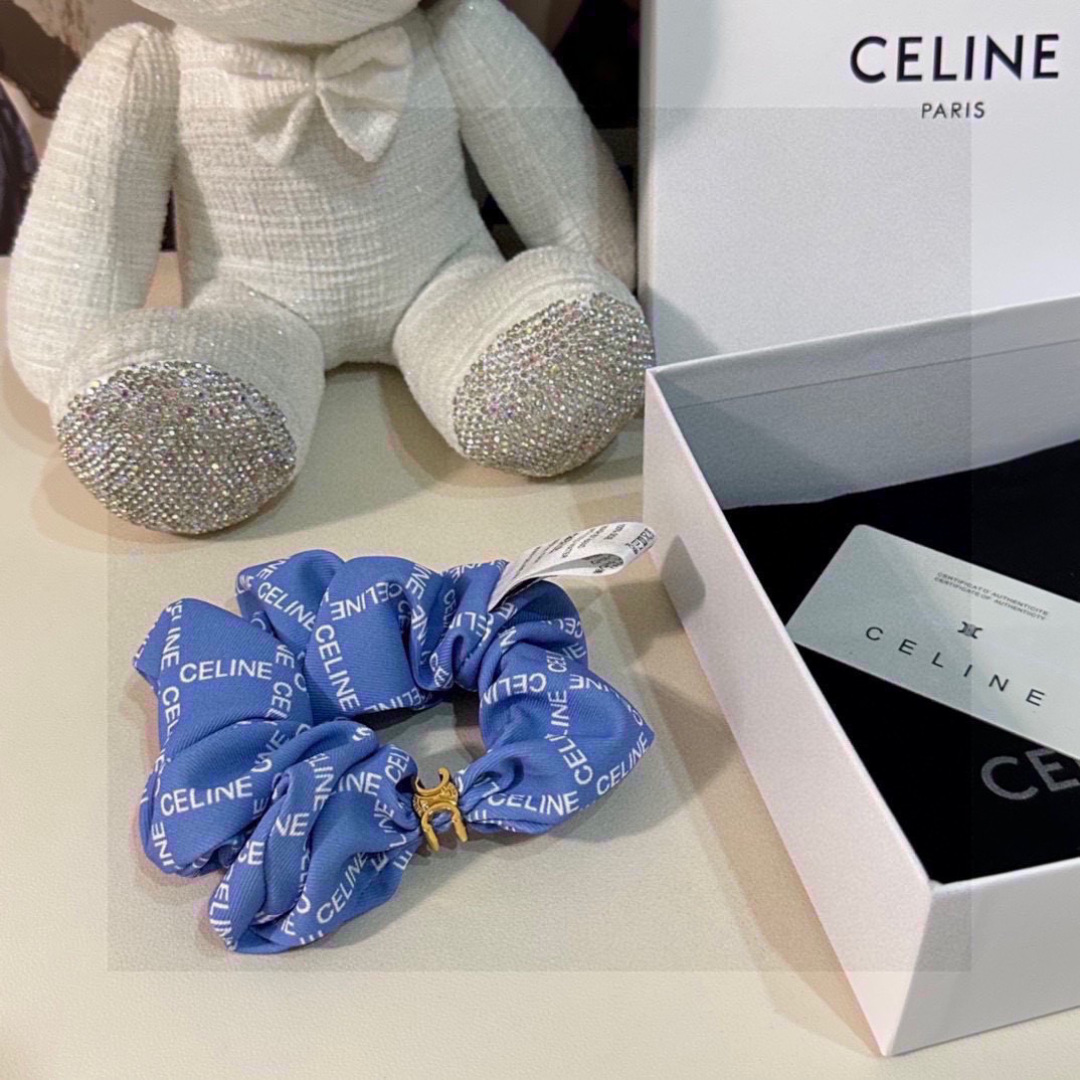  （单个）配全套包装
CELINE（赛琳）爆款宫廷风真丝发圈，专柜款出货
一看就特别高档 超级百搭 必须
