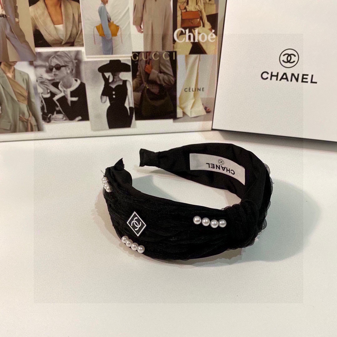  配专柜包装
Chanel（香奈儿）最新春夏爆款小香风元素名媛发箍
谁戴谁好看✨
信我 必买质量定制面料