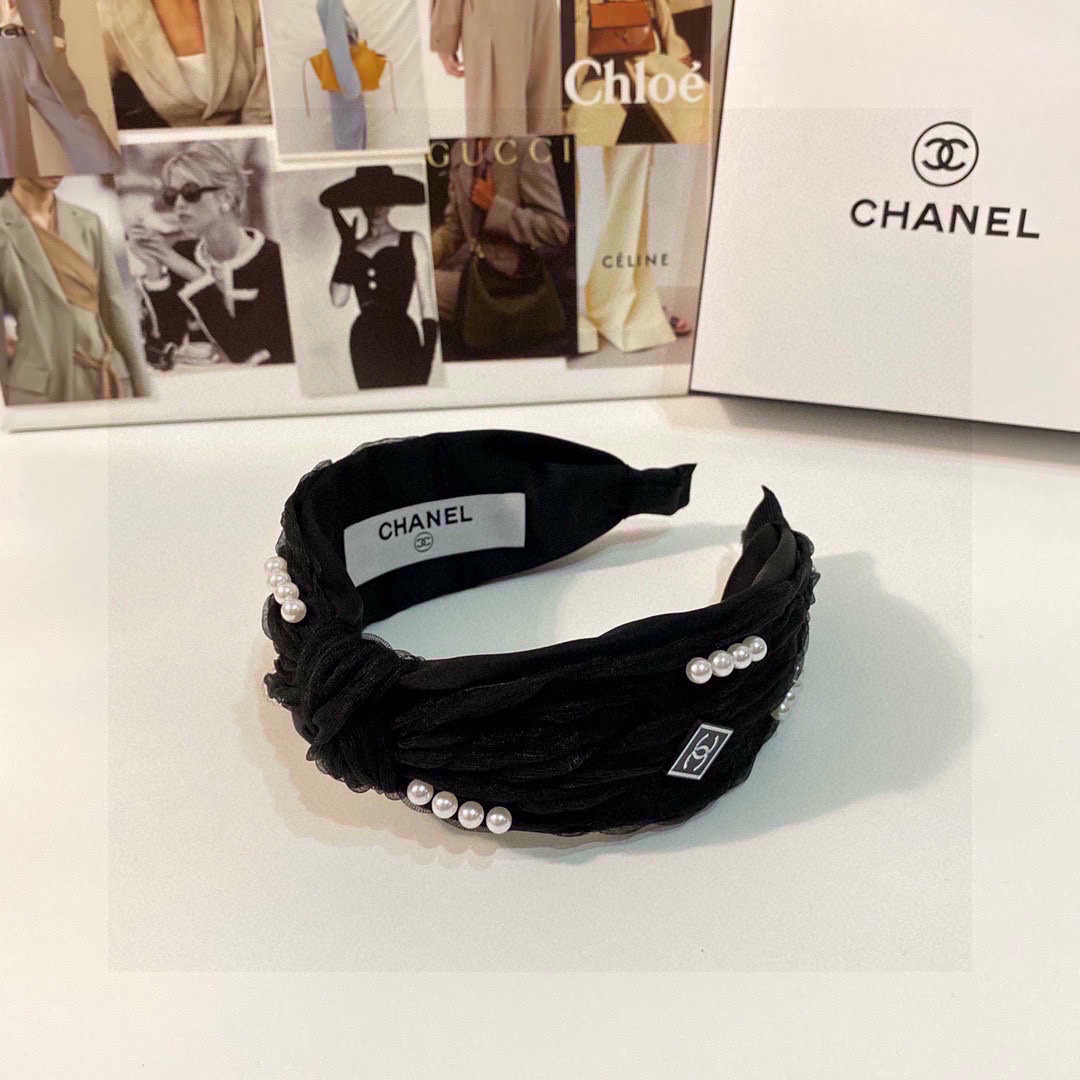  配专柜包装
Chanel（香奈儿）最新春夏爆款小香风元素名媛发箍
谁戴谁好看✨
信我 必买质量定制面料