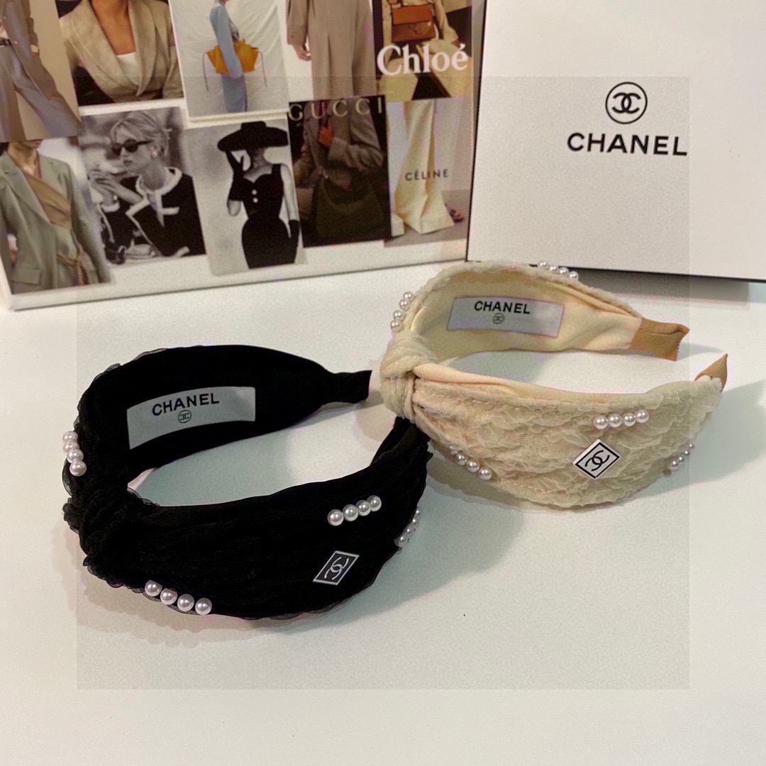  配专柜包装
Chanel（香奈儿）最新春夏爆款小香风元素名媛发箍
谁戴谁好看✨
信我 必买质量定制面料