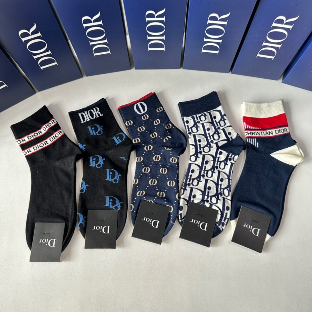 NO:297991,Specially equipped with DIOR new classic mid-length stacked socks!  One box and five pairs, counter synchronous socks, big brands are on the street, trendy people must have super easy to match. Socks, stockings, socks, dior, dior, socks19860909特 配包装 DIOR（迪奥）新款经典中长款堆堆袜袜子！一盒五双, 专柜同步筒款袜子,大牌出街,潮人必备超好搭.袜子,丝袜,袜子,dior,dior,socks,accessory