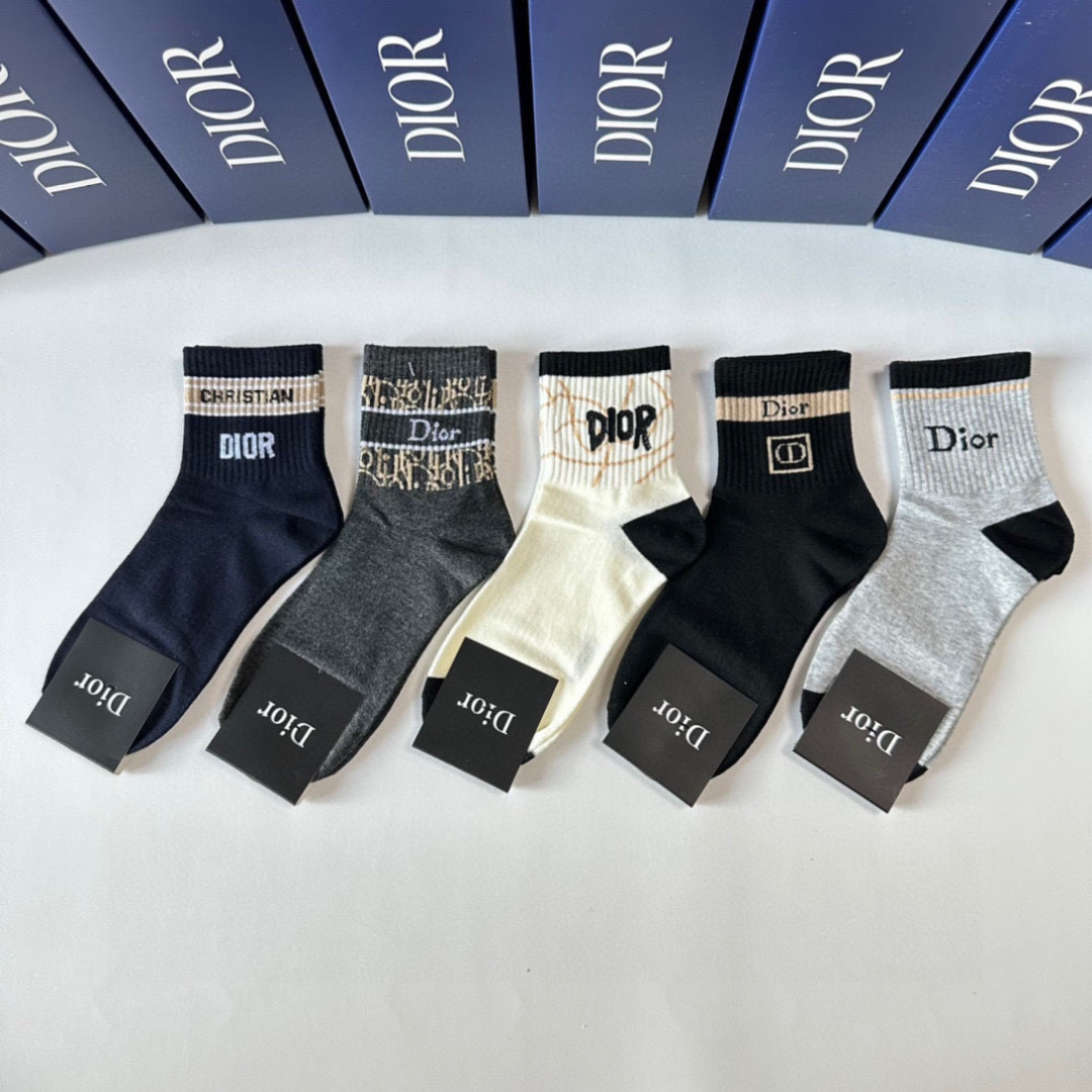 NO:298003,Special package DIOR new mid-length stacked socks and socks!  One box of five pairs, counter synchronous socks, big brands on the street, trendy people must have super easy to match socks, stockings, socks, dior, dior, socks19860909特配包装 DIOR（迪奥）新款中长款堆堆袜袜子！一盒五双, 专柜同步筒款袜子,大牌出街,潮人必备超好搭袜子,丝袜,袜子,dior,dior,socks,accessory