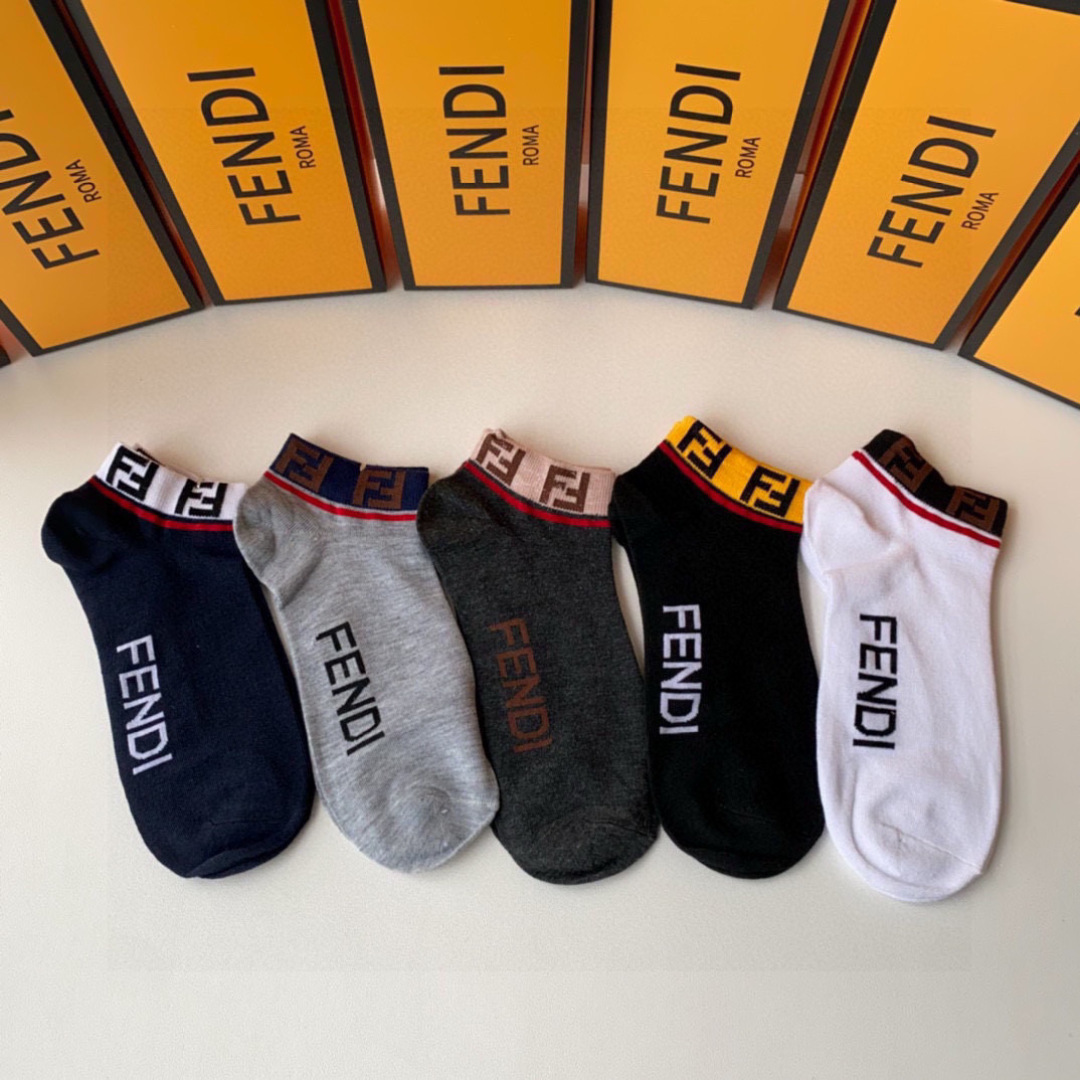 NO:298182,Special counter packaging FENDI (Fendi) new medium and short style pile socks and socks!  One box of five pairs, counter synchronous socks, big brands go out on the street, trendy people must have super easy to match socks, stockings, socks, fendi, fendi, socks19860909特配专柜包装 FENDI（芬迪）新款中短款堆堆袜袜子！一盒五双,专柜同步筒袜袜子,大牌出街,潮人必备超好搭袜子,丝袜,袜子,fendi,fendi,socks,accessory