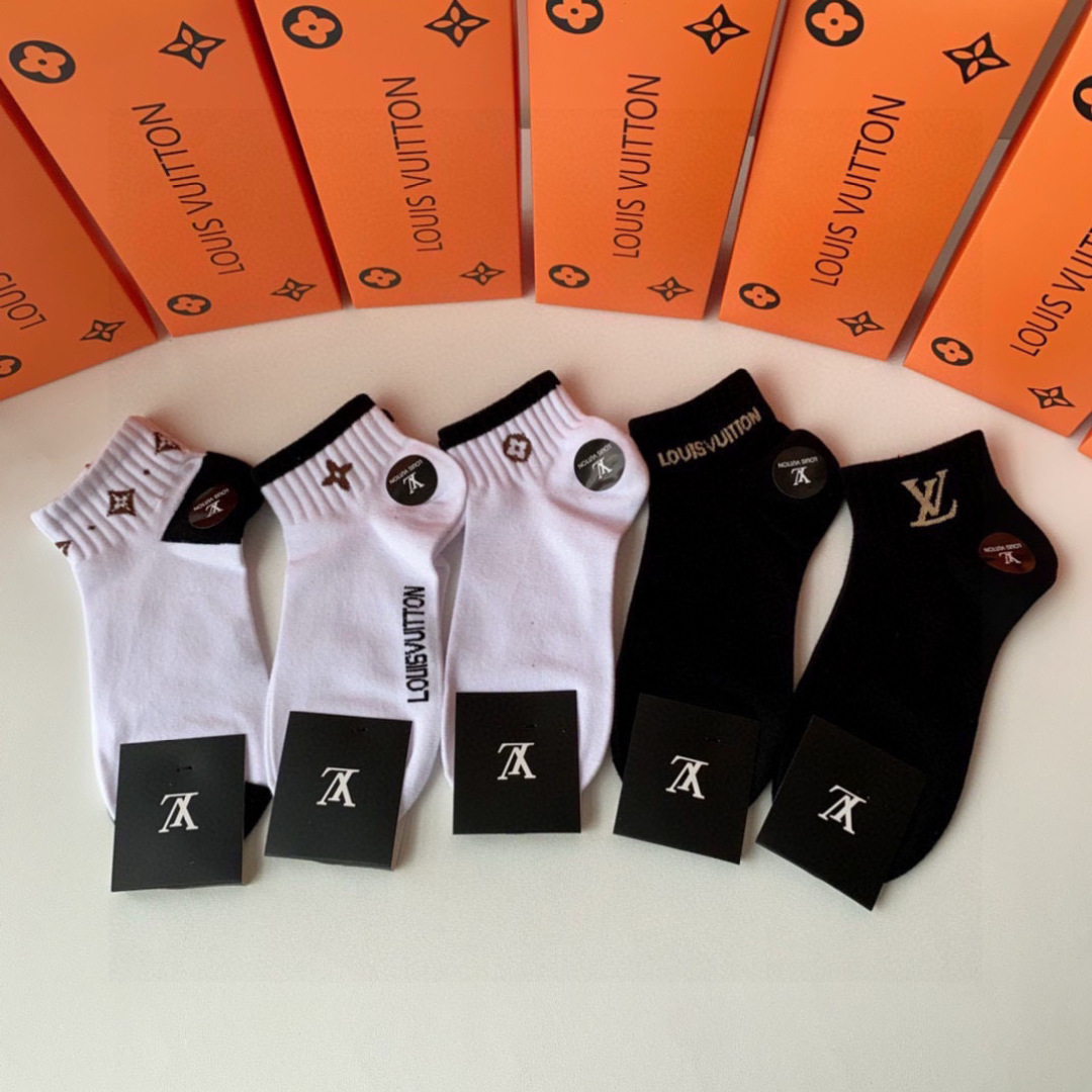 NO:298194,Specially packaged LV (Louis Vuitton) new classic medium and short stack socks!  One box of five pairs, counter synchronous socks, big brands on the street, trendy people must have super good socks, stockings, socks, louis vuitton, louis vuitton, socks19860909特 配包装 LV（路易威登）新款经典中短款堆堆袜袜子！一盒五双, 专柜同步筒款袜子,大牌出街,潮人必备超好袜子,丝袜,袜子,louis vuitton,louis vuitton,socks,accessory