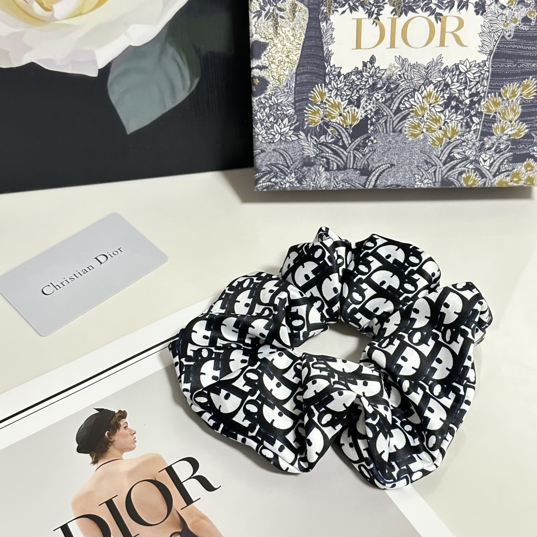 Luxury Hair Care Package: Dior’s Big-Blowed Hair Coop and Specialty Cash. - 图片 9