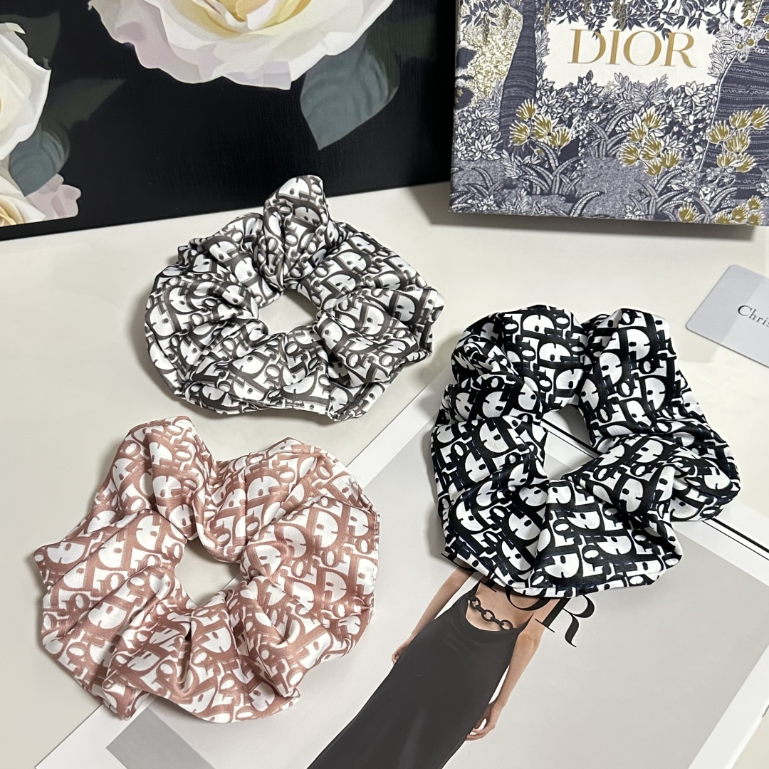 Luxury Hair Care Package: Dior’s Big-Blowed Hair Coop and Specialty Cash. - 图片 6