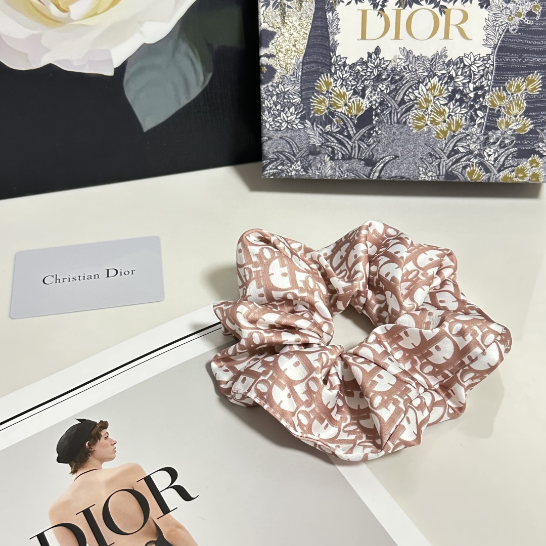 Luxury Hair Care Package: Dior’s Big-Blowed Hair Coop and Specialty Cash. - 图片 5