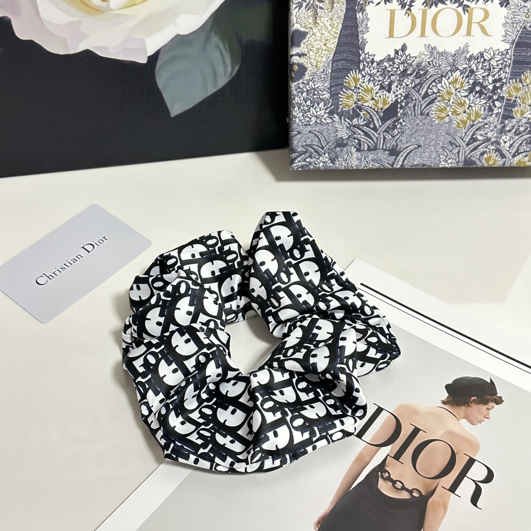 Luxury Hair Care Package: Dior’s Big-Blowed Hair Coop and Specialty Cash. - 图片 8