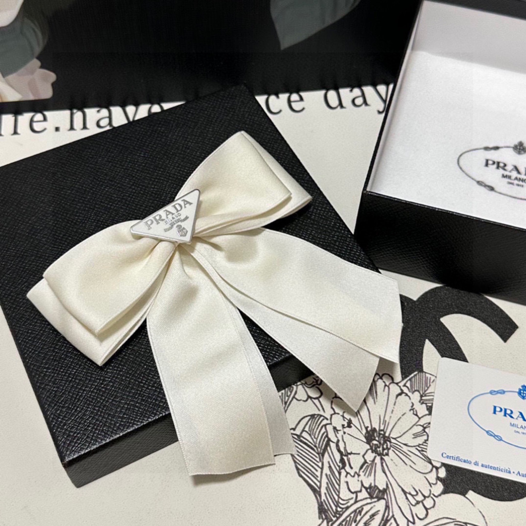 Prada TP99 Collar Packaging: Golden Bow Tie Manual with Fairies - 图片 7