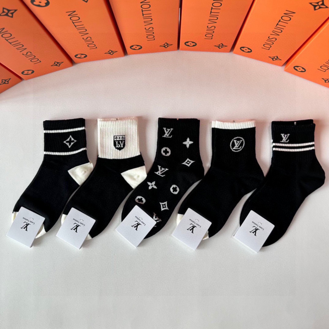 NO:584741,Special counter packaging LV (Louis Vuitton) new mid-length socks!  Five pairs in a box, synchronized tube socks at the counter, big brands going out on the street, must-have socks for fashionistas, stockings, socks, louis vuitton, louis vuitton, socks19860909特配专柜包装 LV（路易威登）新款中长筒堆堆袜袜子！一盒五双,专柜同步筒袜袜子,大牌出街,潮人必备超好搭袜子,丝袜,袜子,louis vuitton,louis vuitton,socks,accessory