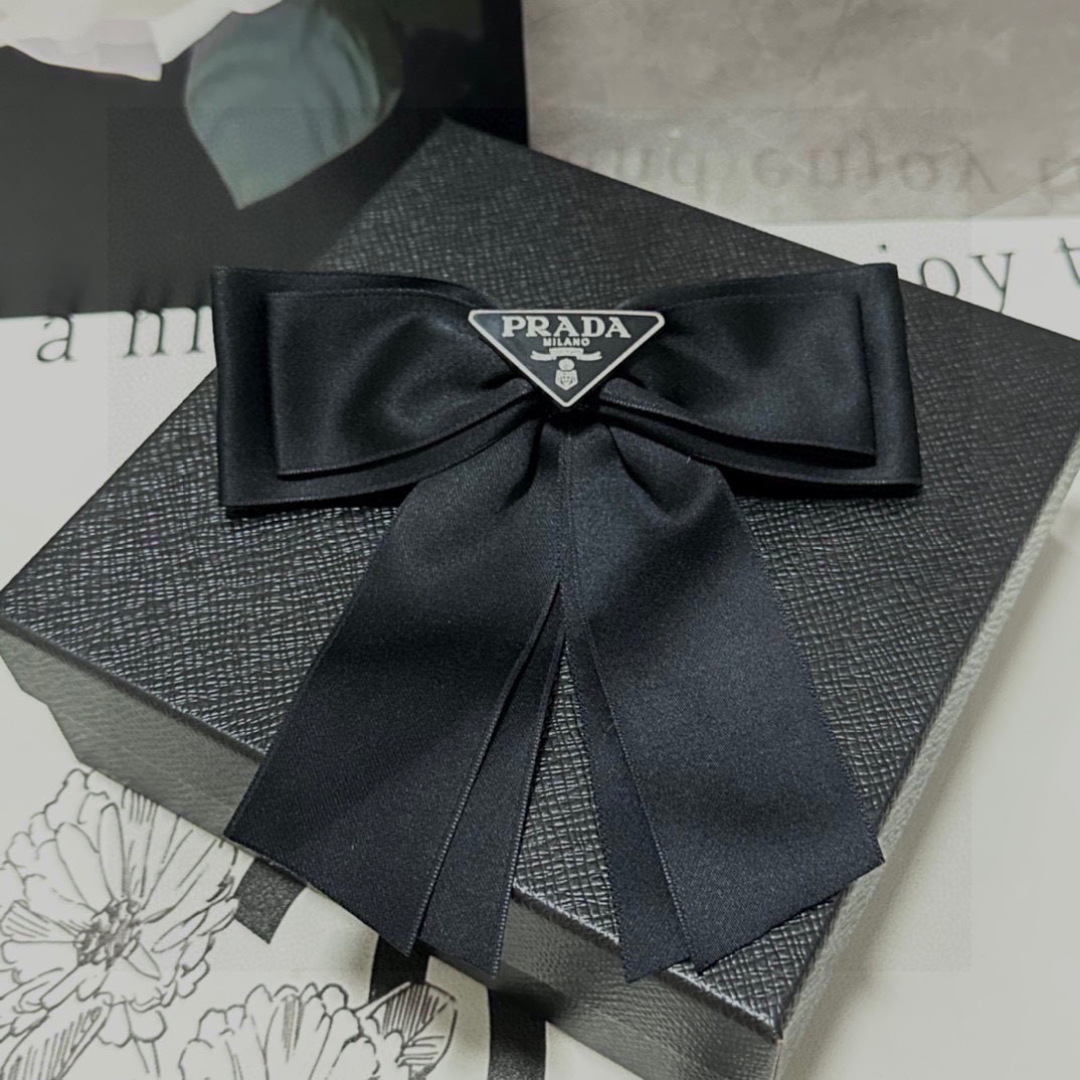 Prada TP99 Golden Bow Tie Packaging: Manual Included, Fairy-Inspired Design. - 图片 2